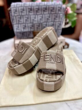 Beautiful 100% authentic Fendi wedges